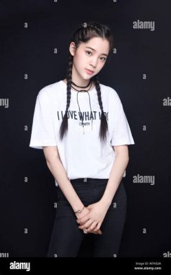 Le Concert de Stars: Un Triomphe Étincelant pour Ouyang Nana et ses Amis musiciens !