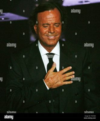 Le Concert de Julio Iglesias à Paris: Un Soirée Mémorable Entre Passion et Ballades Romancées!