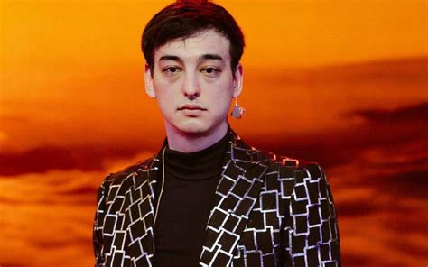  Le Concert Incontournable de Jakarta: Joji, la Voix Soulful qui Ensorcelle les Cœurs !